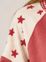 Close reference of red stars on the cream shoulder panel